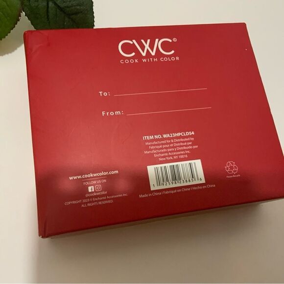 3 pc. Holiday Hip Flask & Shot Glasses Gift Set "Bottoms Up" Santa in Snowbank - Picture 3 of 4